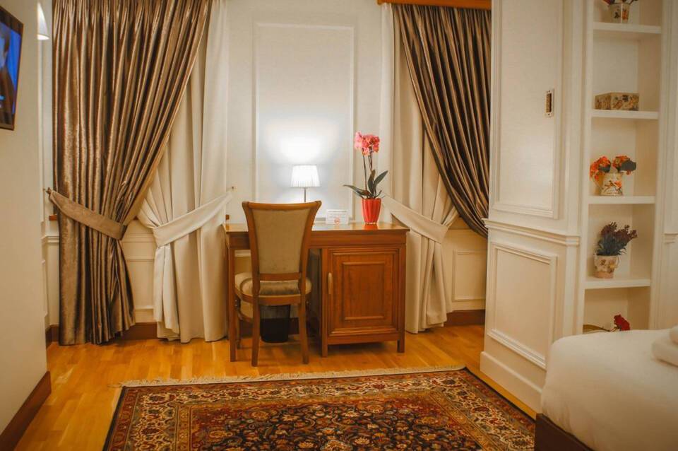 Hotel Opera 3