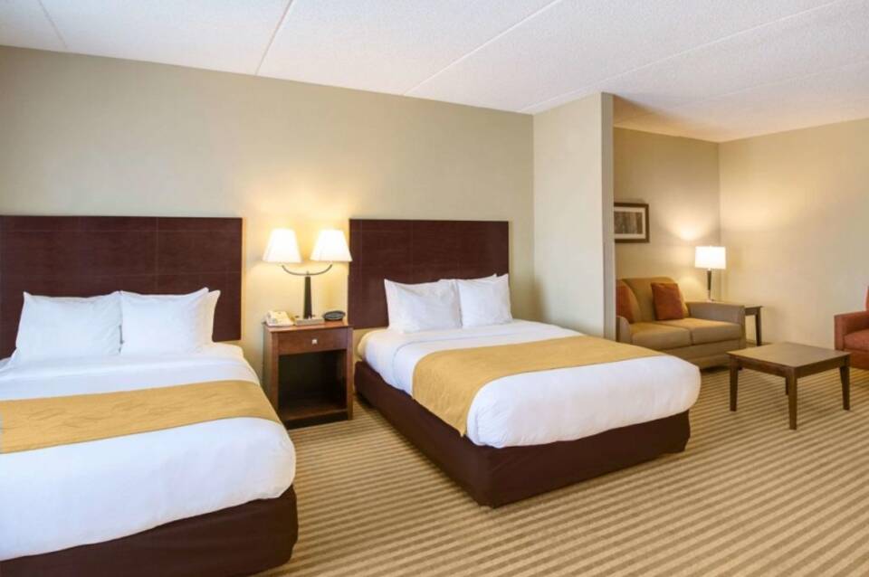 Comfort Suites Near Universal Orlando Resort 1