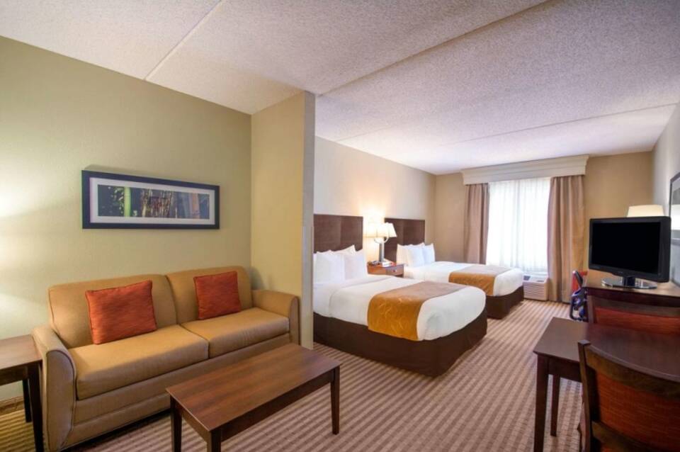 Comfort Suites Near Universal Orlando Resort 2