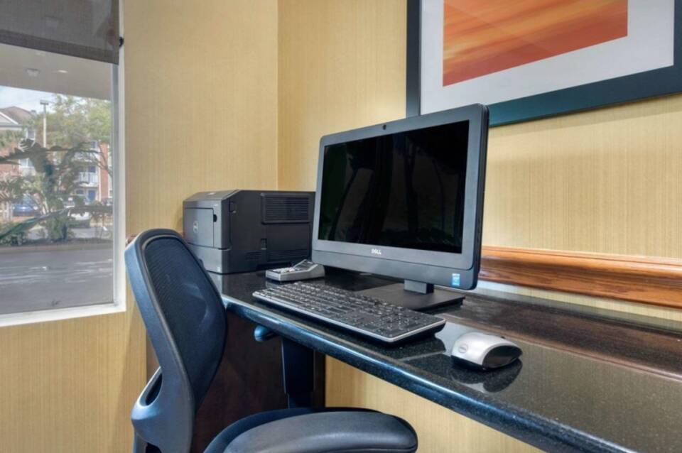 Comfort Suites Near Universal Orlando Resort 3