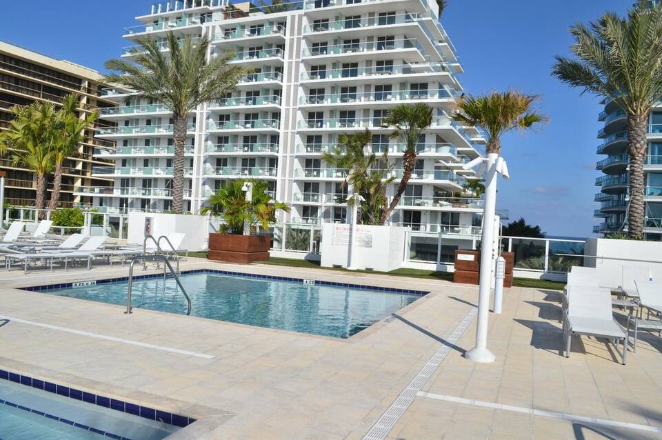 Grand Beach Hotel Surfside West 3