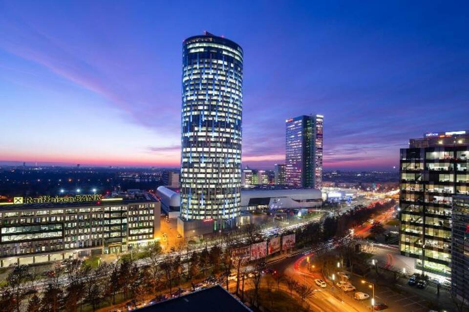 Courtyard Bucharest Floreasca 1