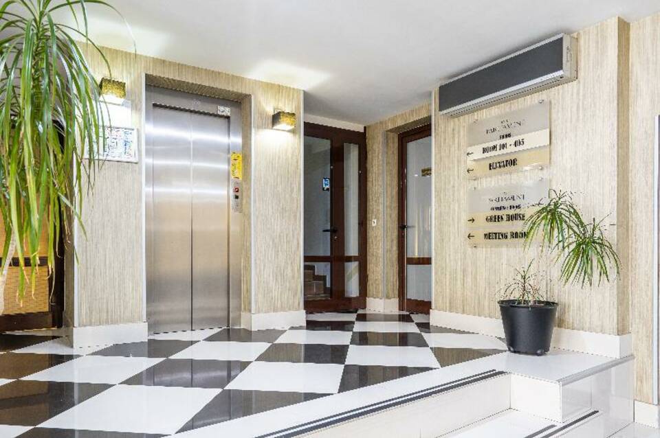 Parliament Hotel 1