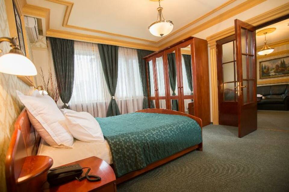 Bucharest Comfort Suites Hotel 2