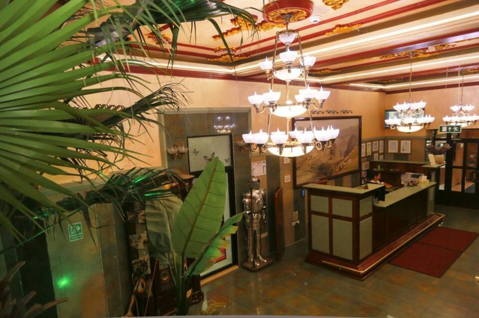 Bucharest Comfort Suites Hotel 3