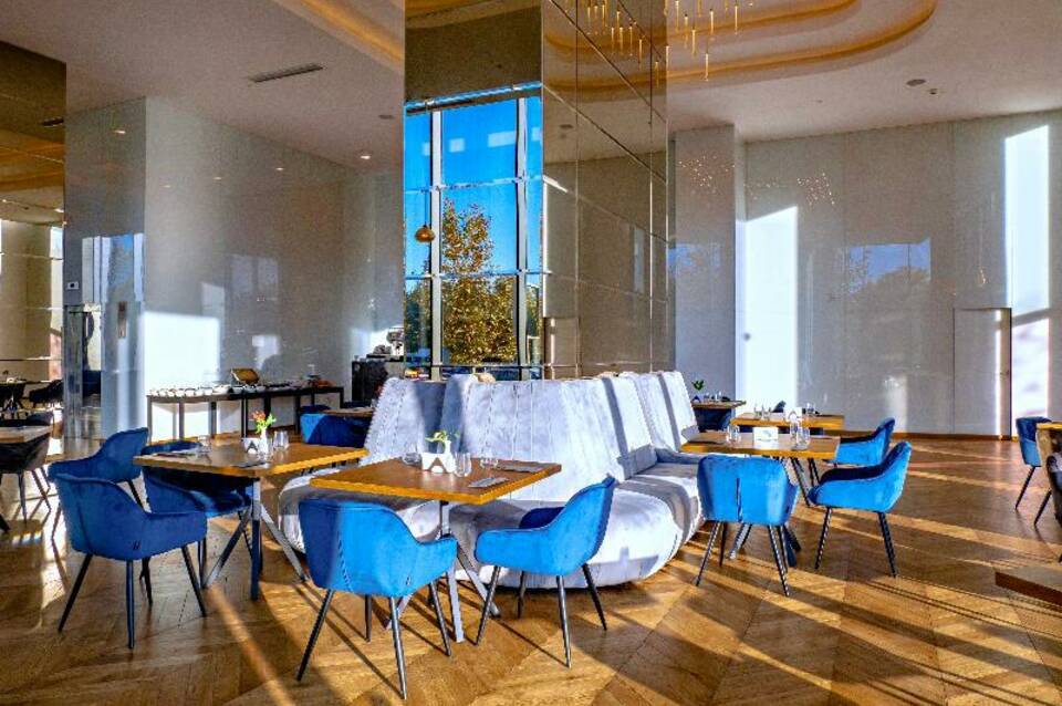 Union Plaza Hotel 5