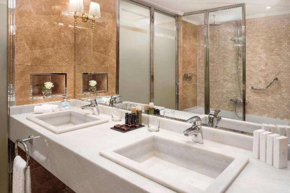 Meliá Castilla 5