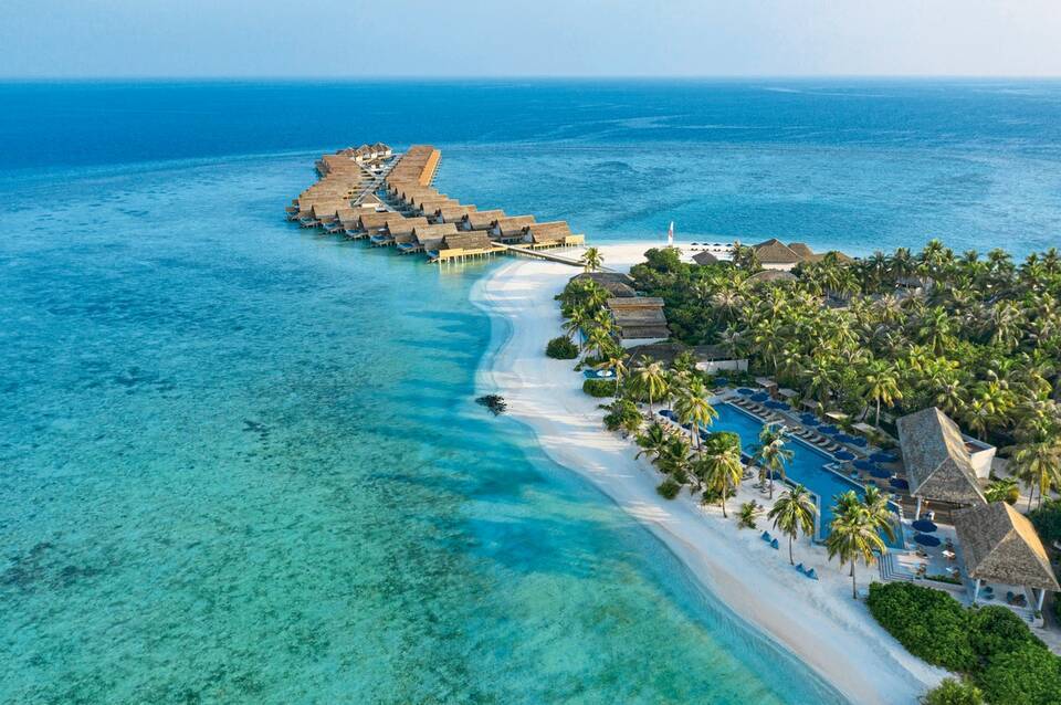 Emerald Faarufushi Resort & Spa 1