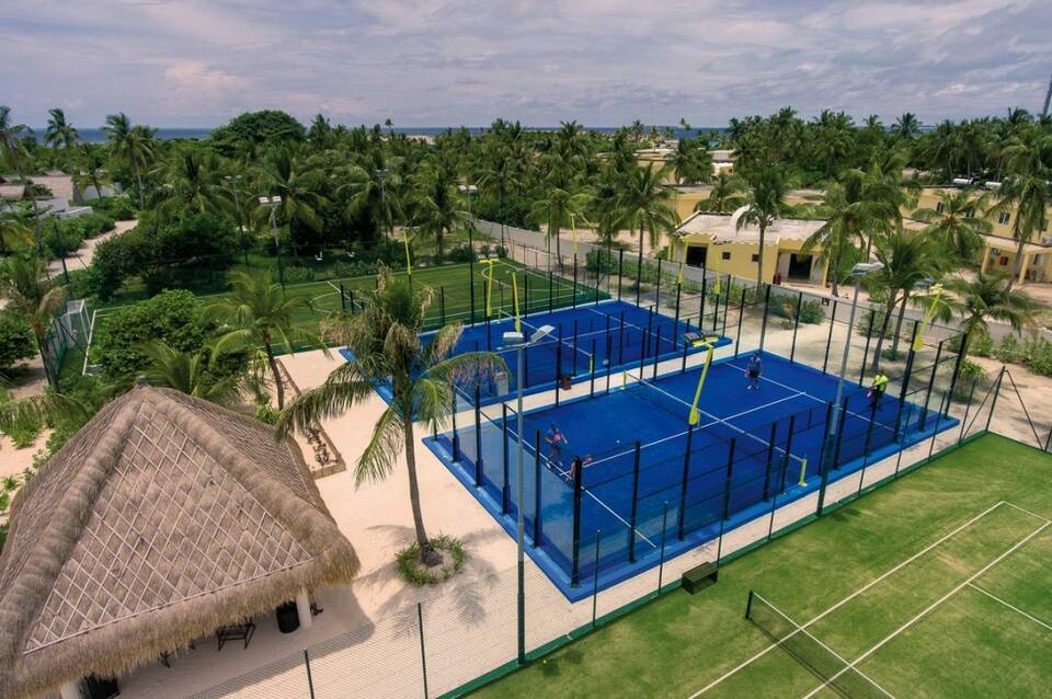 Emerald Faarufushi Resort & Spa 3
