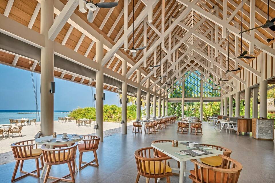 Emerald Faarufushi Resort & Spa 4