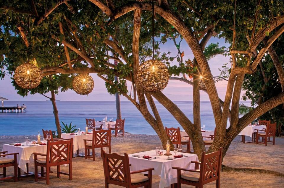 Royal Island Resort & Spa 4