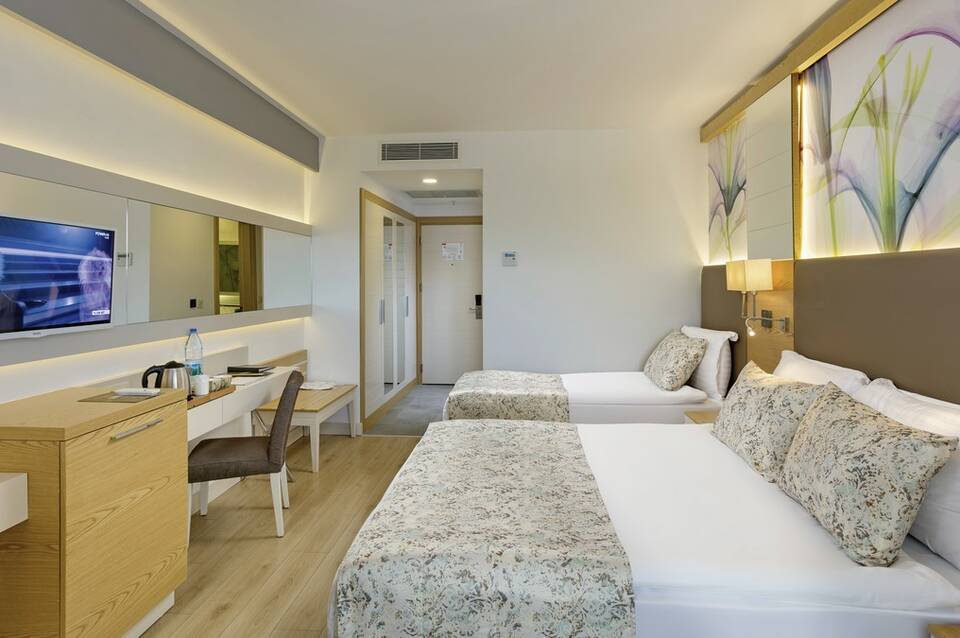 Glamour Resort & Spa 3