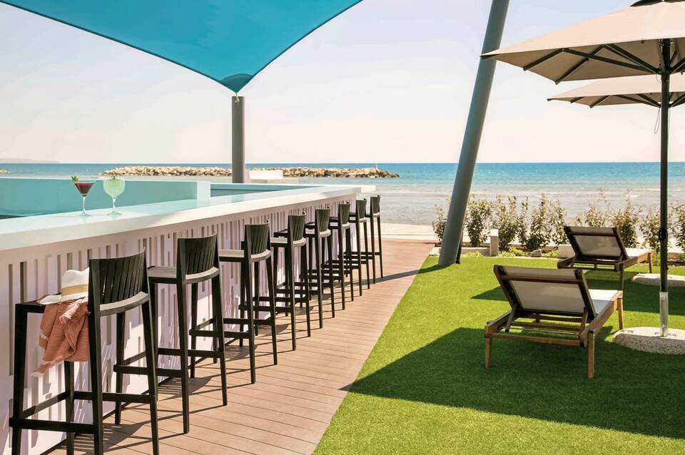 Mercure Larnaca Beach Resort 1