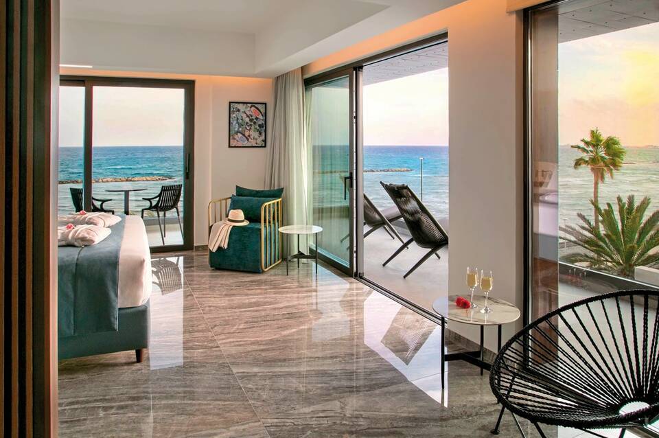 Mercure Larnaca Beach Resort 5