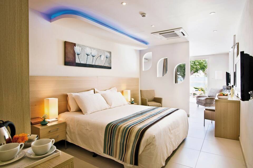 Pernera Beach Hotel 5