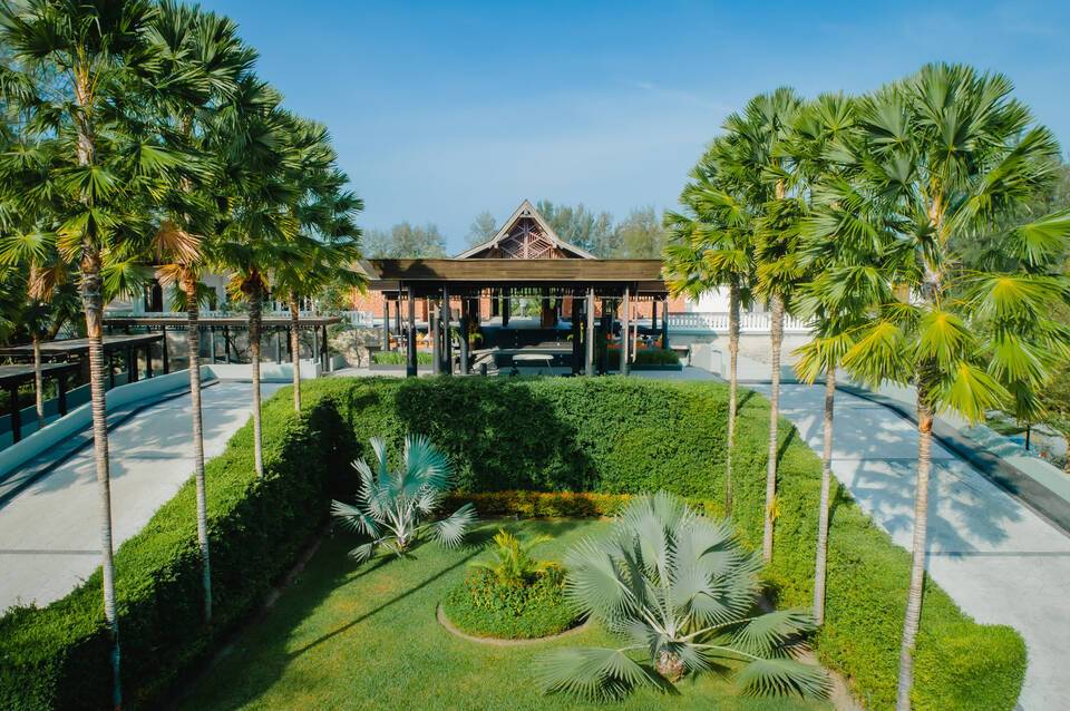 OUTRIGGER Khao Lak Beach Resort 2