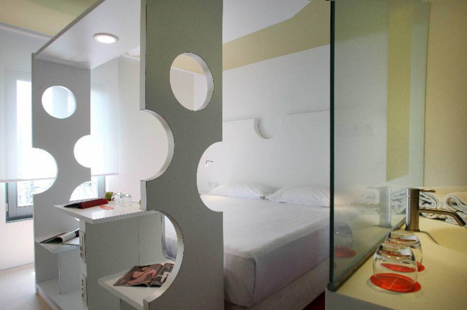 Room Mate Pau 4