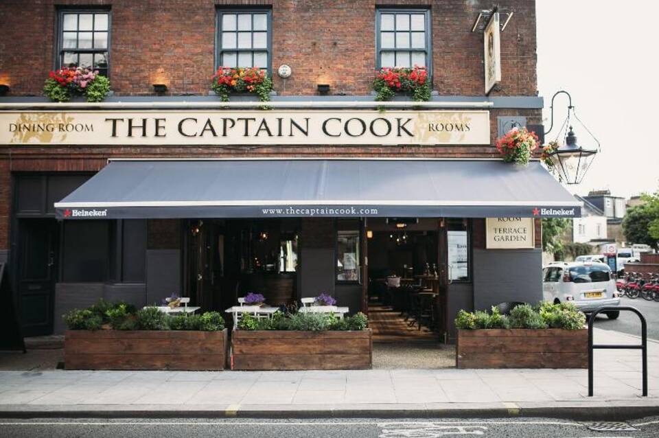 The Captain Cook Hotel 5