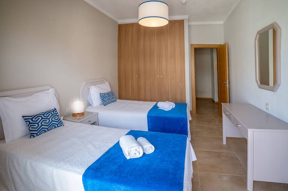 Apartamentos Turisticos Flor da Rocha 5