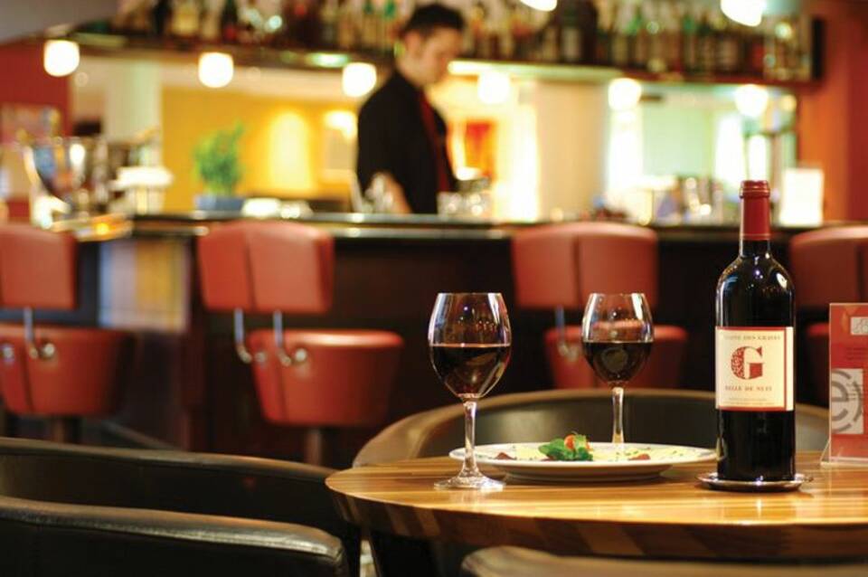 Ramada Encore by Wyndham Geneva 1