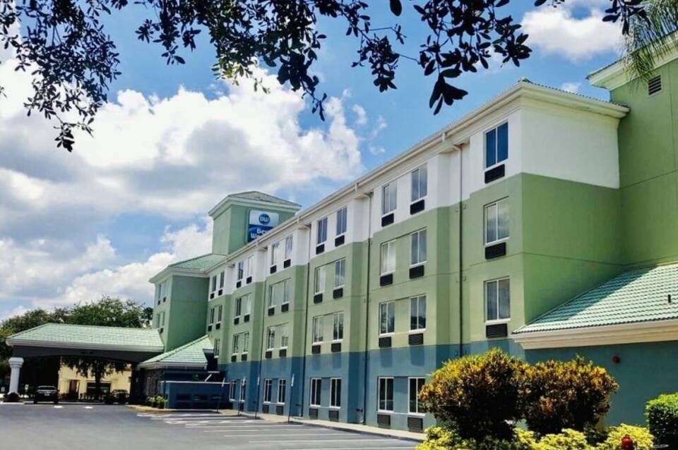 Spark by Hilton Orlando near SeaWorld 3