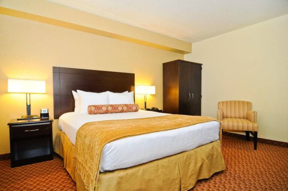Spark by Hilton Orlando near SeaWorld 4