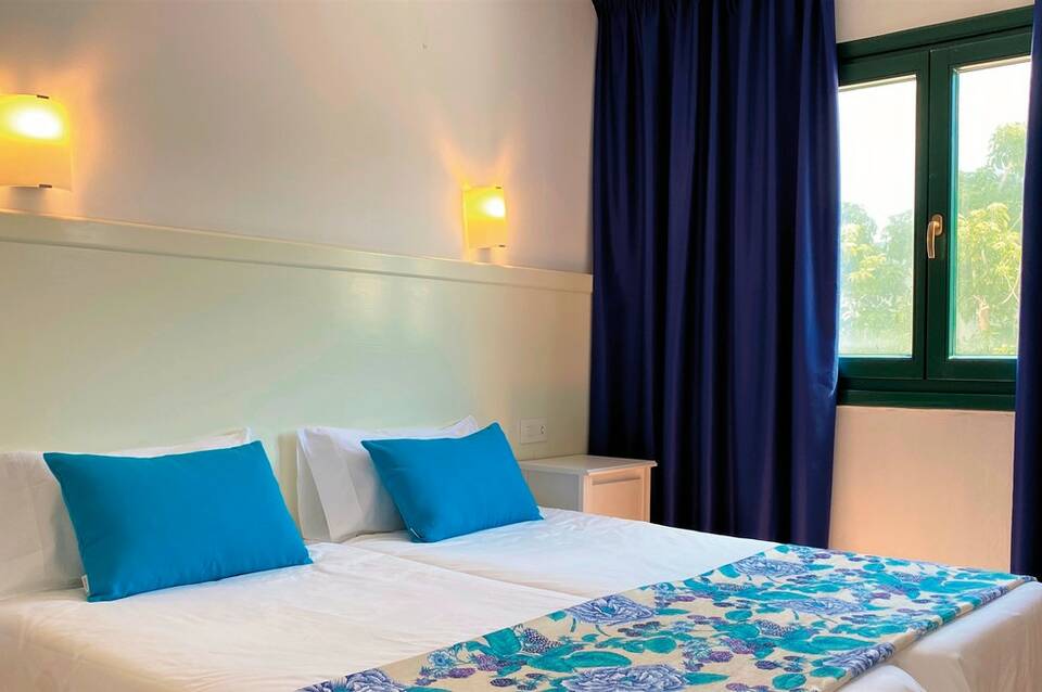 Hotel Apartamentos Beach Club Menorca 5