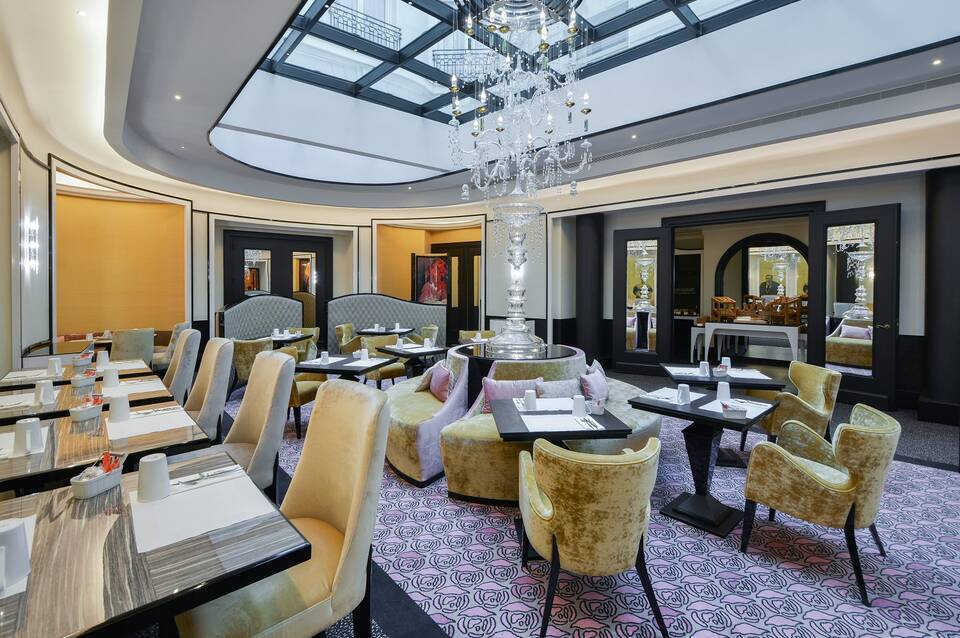 Maison Astor Paris, Curio Collection by Hilton 4