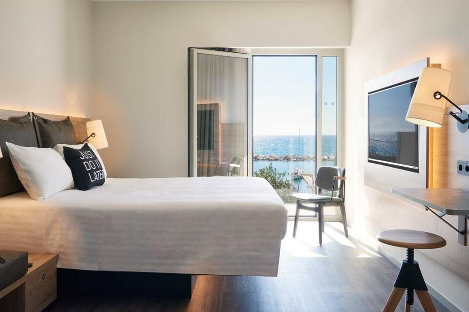 Moxy Patra Marina 2