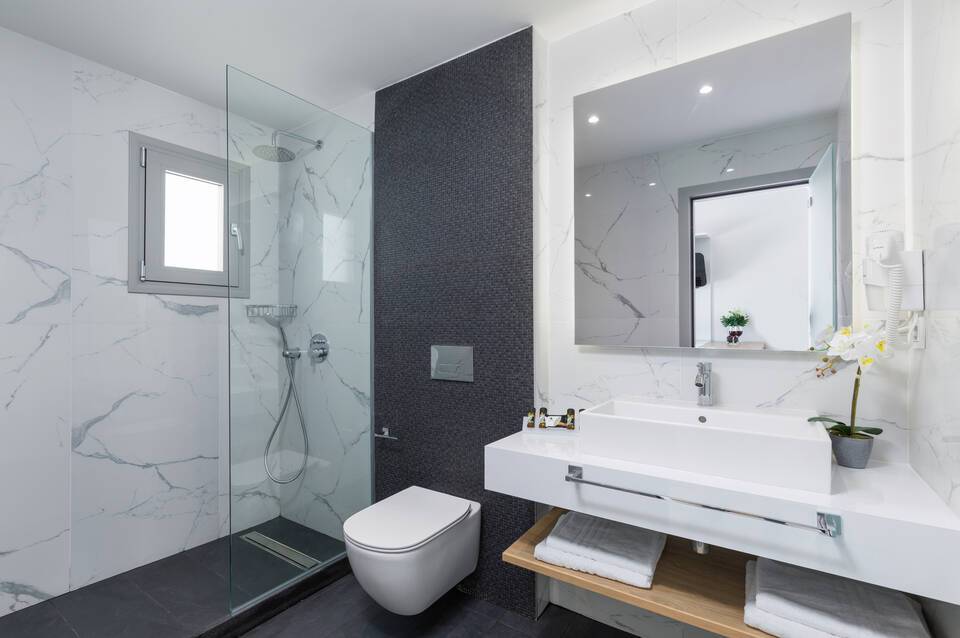 V Luxury Suites 2