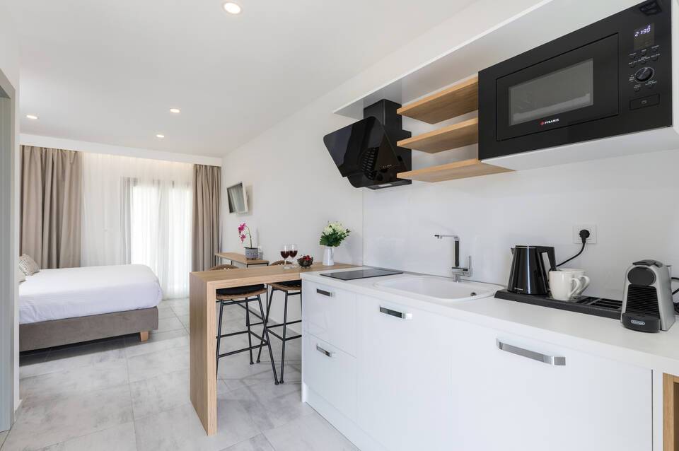 V Luxury Suites 3
