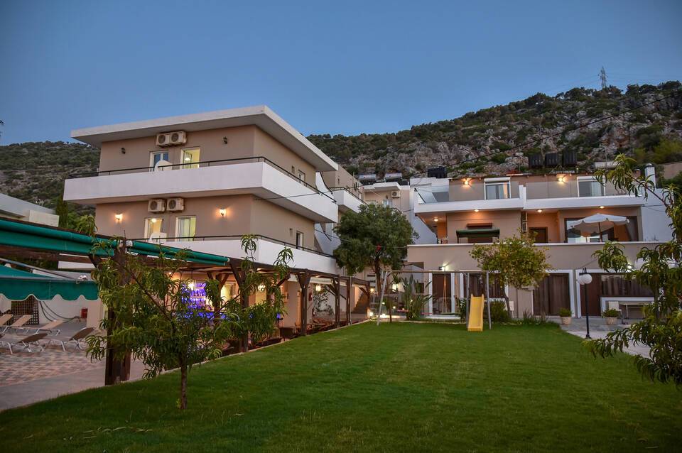 Iraklis Apartments 3