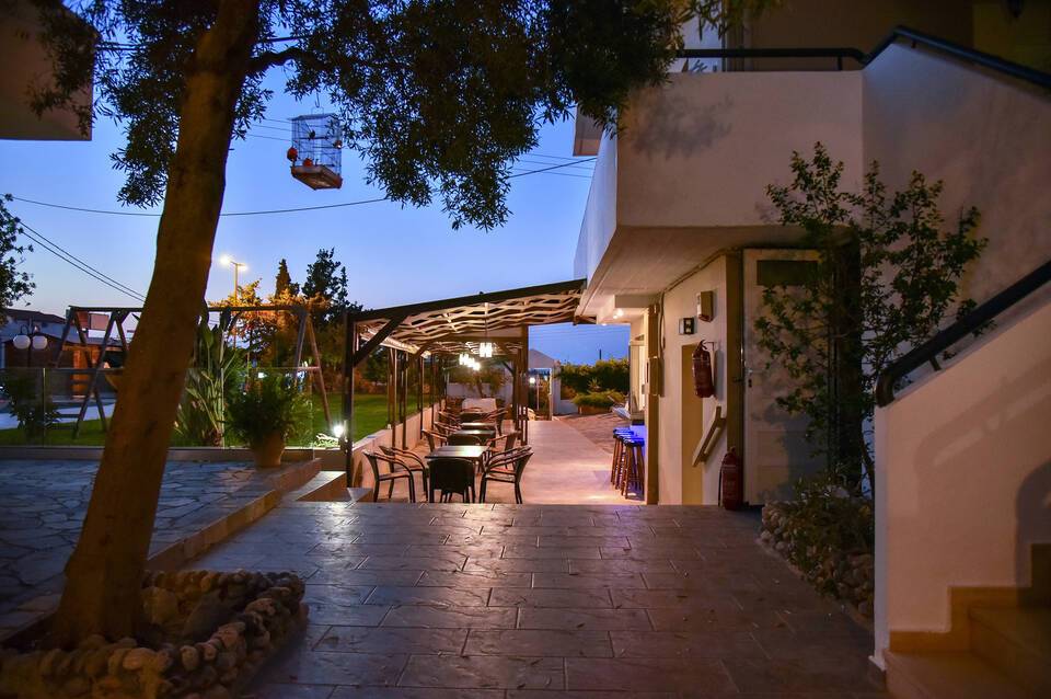 Iraklis Apartments 4