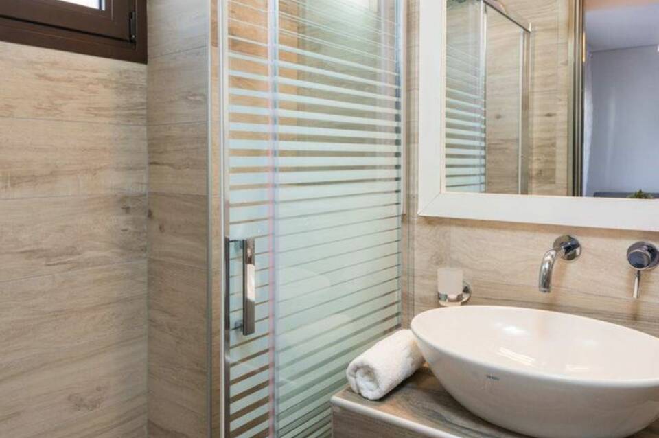 Mary’s Residence Suites & Luxury 3