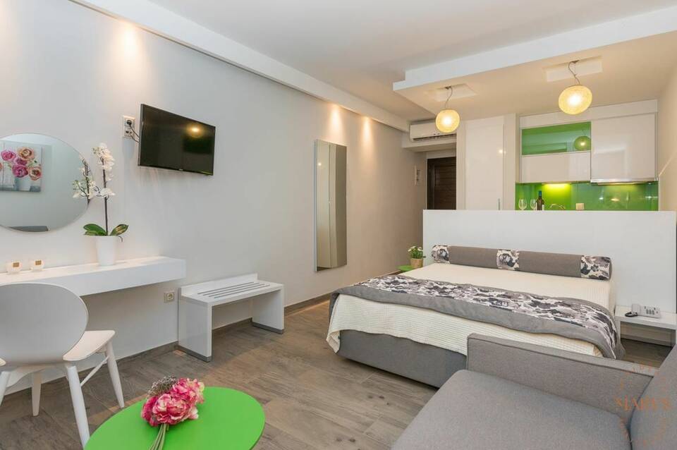 Mary’s Residence Suites & Luxury 5