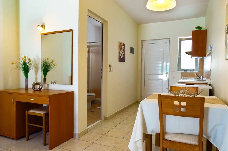 Tsambikos Apartments 2