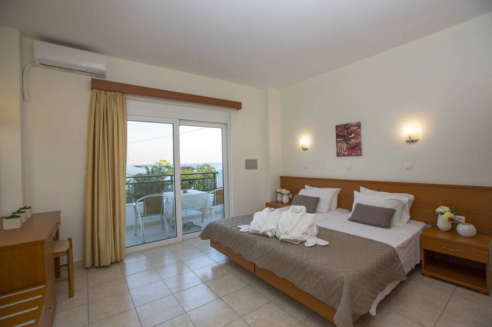 Tsambikos Apartments 4