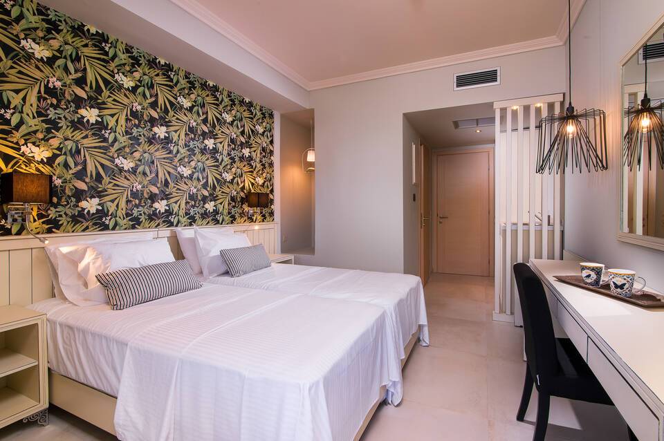 Neikos Luxury Suites 3