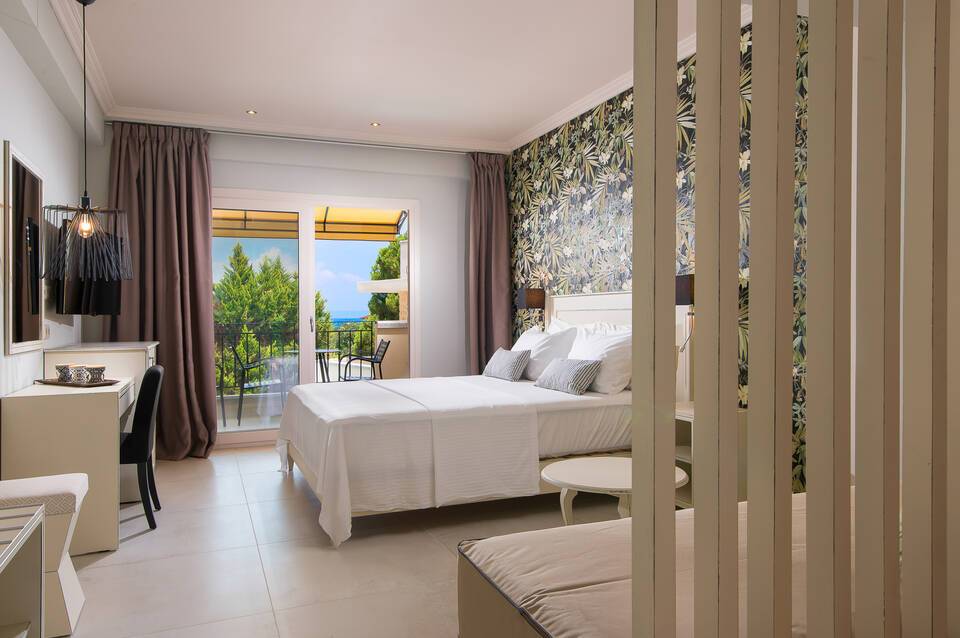 Neikos Luxury Suites 5