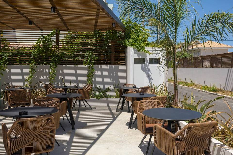 Serenity Luxury Boutique Hotel Agrilia 2