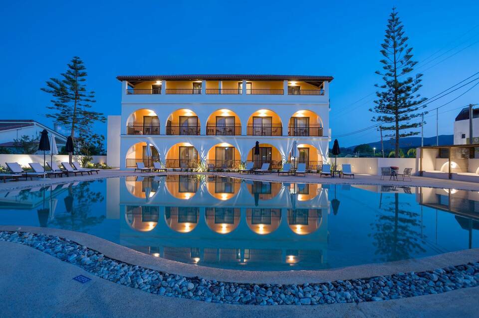 Serenity Luxury Boutique Hotel Agrilia 3