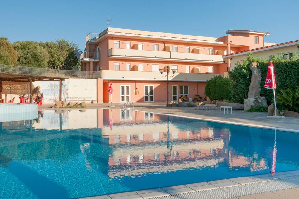 Lu' Hotel Porto Pino 2