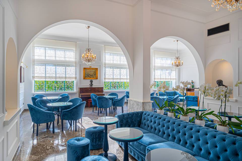 Majestic Palace Sorrento Curio Collection by Hilton 5