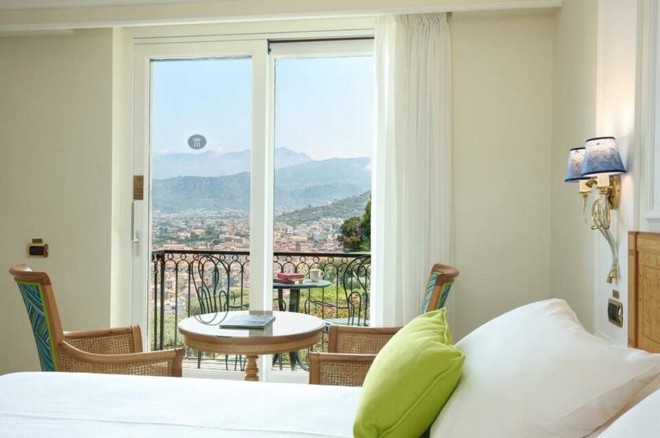 Grand Hotel Capodimonte 3