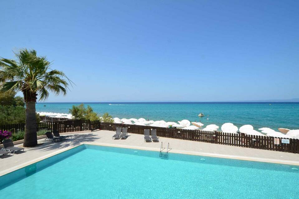 Sousouras Holiday Resort 1