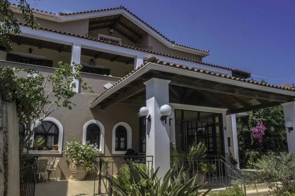 Krinas Aparthotel 1