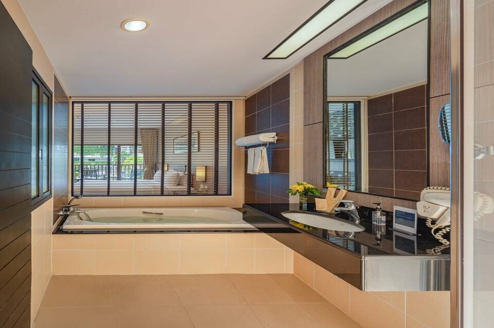 Deevana Plaza Phuket Patong 3