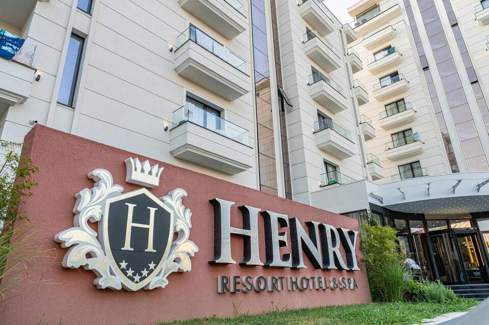 Henry Resort & Spa 2