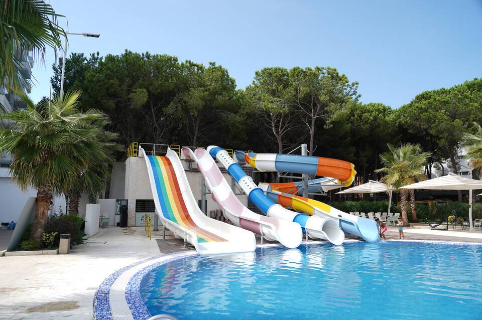 Henry Resort & Spa 4