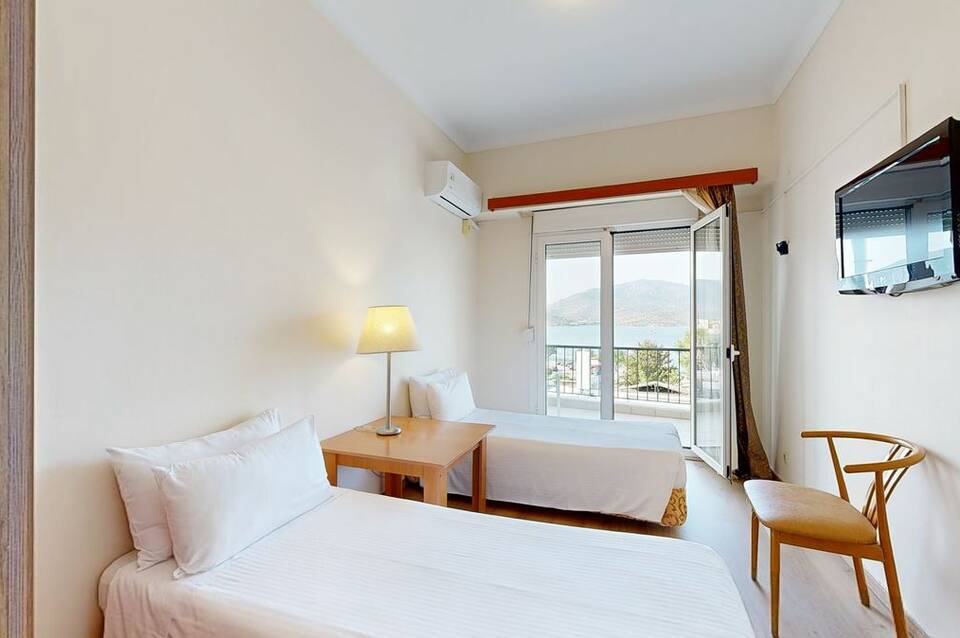 Lucy Hotel 1